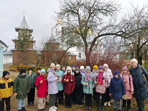 В Симанском женском монастыре Псковской епархии приняли маленьких паломников из Писковской школы