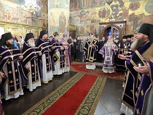 Председатель Синодального отдела по монастырям и монашеству совершил Литургию Преждеосвященных Даров в Успенском соборе Московского Кремля