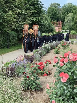 В Казанской Амвросиевской пустыни в Шамордине отметили престольный праздник храма в честь преподобного Амвросия Оптинского