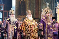 В Неделю Крестопоклонную в Рождество-Богородицком монастыре Задонска состоялось архиерейское богослужение