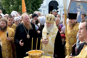 В Задонском Рождество-Богородицком монастыре встретили Митрофаново-Тихоновский крестный ход