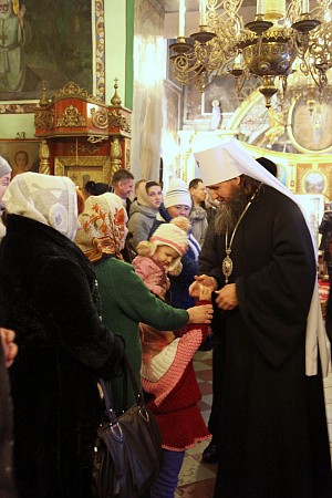 Наместник Донского монастыря сослужил за Божественной литургией  в Архангельской епархии