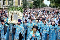 Из Знаменского монастыря г. Курска в Коренную пустынь прошел крестный ход с иконой Богоматери «Знамение» Курской-Коренной 