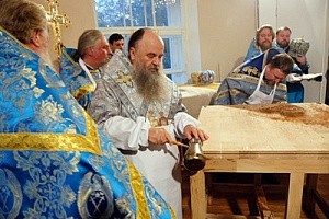 Митрополит Санкт-Петербургский Варсонофий освятил надвратный храм Александро-Невской лавры