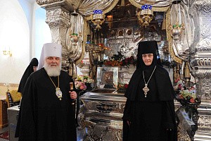 Митрополит Истринский Арсений совершил в Покровском монастыре Всенощное бдение  с чтением акафиста св. прав. блж. Матроне Московской