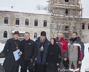 В Исаковой пустыни Рыбинской епархии в праздник явления иконы Рождества Богородицы состоялось архиерейское богослужение