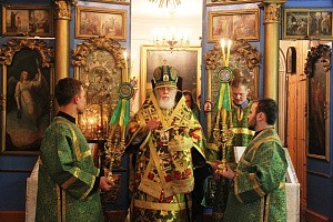 Митрополит Виктор возглавил Литургию на подворье Ниловой пустыни в г. Твери