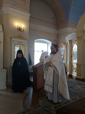 Александро-Невское братство помолилось за Литургией в Александро-Невской лавре