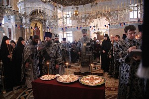 Митрополит Кирилл совершил Литургию Преждеосвященных Даров в Александро-Невском Ново-Тихвинском монастыре г. Екатеринбурга