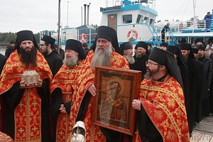 В Валаамском монастыре прошел крестный ход по водам Ладоги