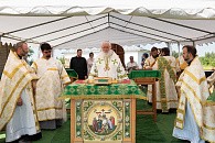 В День Святого Духа митрополит Новгородский Лев совершил Литургию в Свято-Троицком Михаило-Клопском монастыре