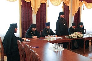 В Курской Коренной пустыни прошел круглый стол «Насельники монастырей Курской епархии в годы гонений на РПЦ в ХХ в.»