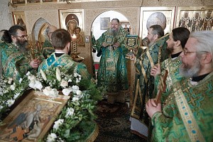 Митрополит Корнилий совершил Литургию в Антониево-Сийском монастыре