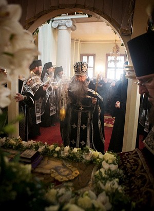 В Великую пятницу в Даниловом монастыре совершалась утреня  с чином Погребения Плащаницы