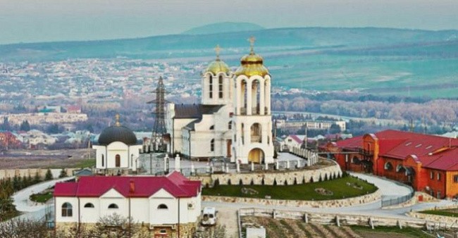Свято - Георгиевский женский монастырь близ станицы Ессентукской Свято - Георгиевский женский монастырь близ станицы Ессентукской