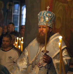 Епископ Воскресенский Савва совершил Всенощное бдение в Покровском храме Новоспасского монастыря