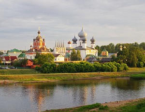 В Тихвинском Успенском монастыре совершена архиерейская Литургия в день 50-летия епископа Мстислава