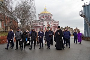 Заместитель министра культуры РФ Владимир Осинцев посетил Знаменский мужской монастырь Курска