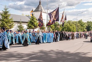 Из Свято-Боголюбского Алексиевского монастыря г. Владимира в Свято-Боголюбский монастырь прошел крестный ход с иконой Богоматери Боголюбской