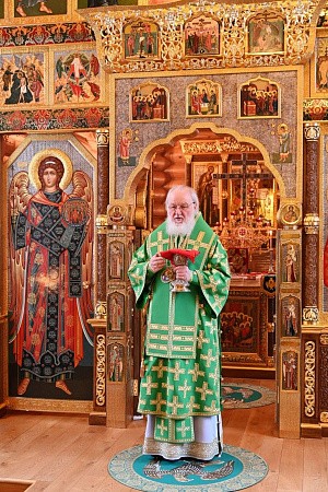 «По молитвам святых угодников Божиих в народе нашем возрождается вера православная»