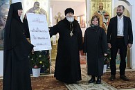 Представители Санкт-Петербургской академии художеств передали в дар Тихвинскому монастырю макет обители с прилегающими территориями