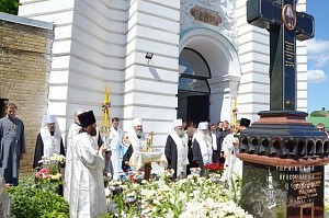 Блаженнейший митрополит Онуфрий  отслужил заупокойные богослужения в  Киево-Печерской лавре по почившему Предстоятелю УПЦ  