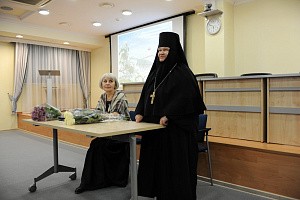 В г. Кирове открылась выставка «Обитель тихая над Вяткою-рекой. Спасо-Преображенский женский монастырь»