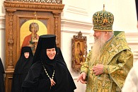 Митрополит Никон отслужил Литургию в Задонском Богородице-Тихоновском (Тюнином) монастыре и вручил медаль его настоятельнице