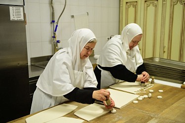 В монастырской просфорне