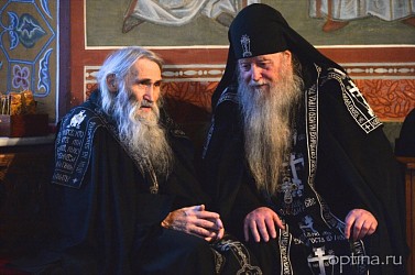 В алтаре храма Оптиной пустыни. 2014 год В алтаре храма Оптиной пустыни. 2014 год