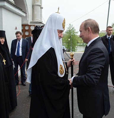  6 мая 2012 года, накануне вступления в должность, избранный Президент России В.В. Путин посетил Новодевичий монастырь вместе со Святейшим Патриархом Кириллом
