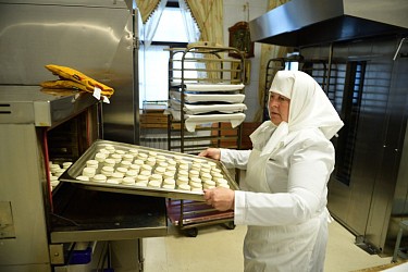 В монастырской просфорне