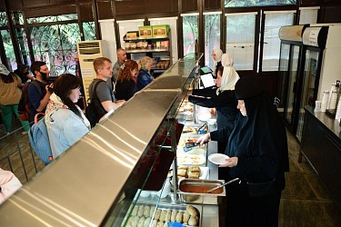 В трапезной для прихожан