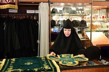 В церковной лавке